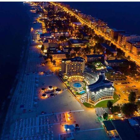 Lake Apartments Solid Mamaia Bagian luar foto