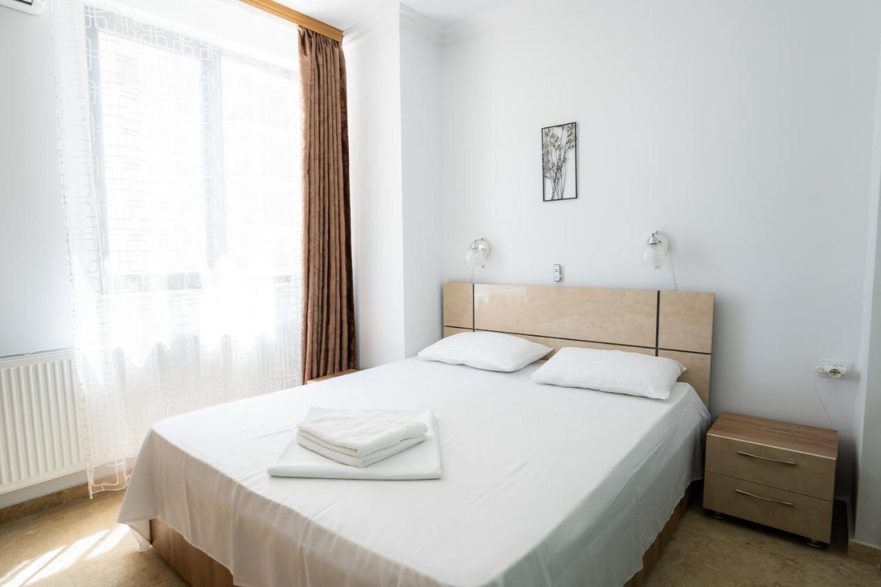 Lake Apartments Solid Mamaia Bagian luar foto