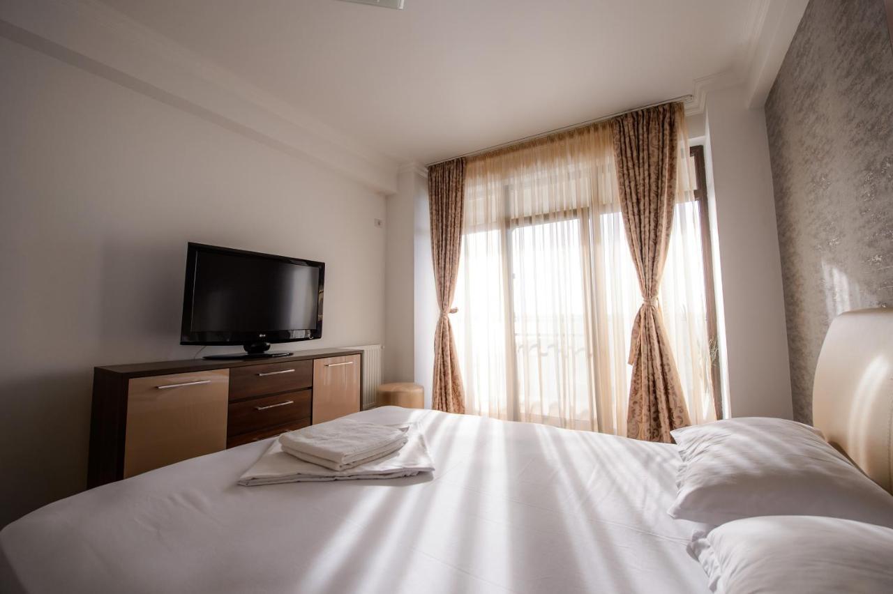 Lake Apartments Solid Mamaia Bagian luar foto