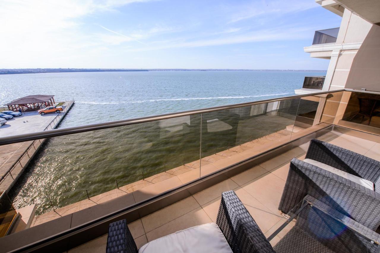 Lake Apartments Solid Mamaia Bagian luar foto