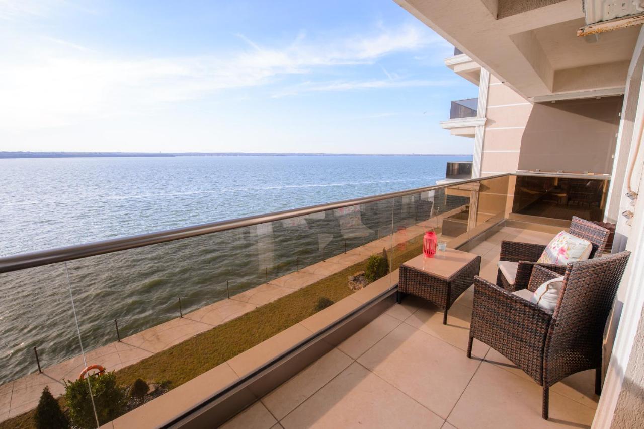 Lake Apartments Solid Mamaia Bagian luar foto