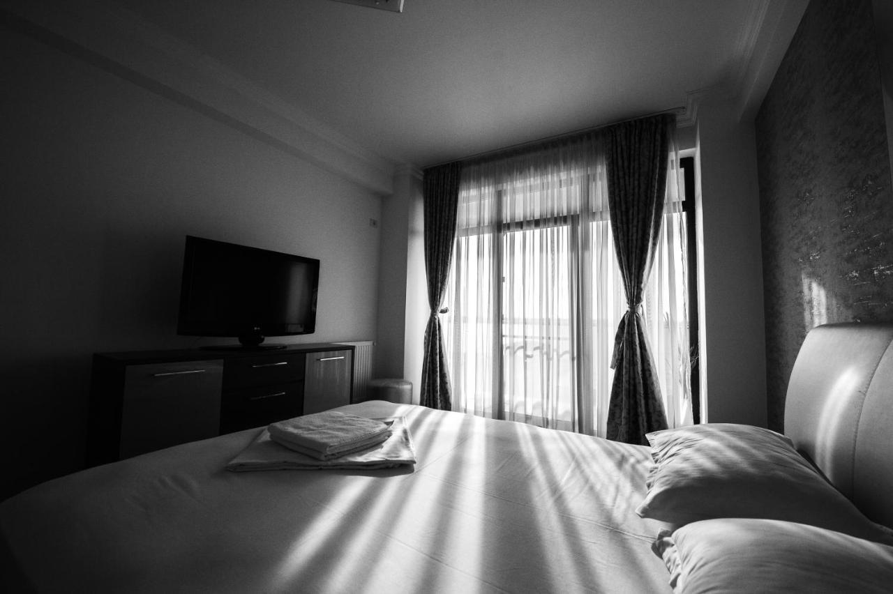 Lake Apartments Solid Mamaia Bagian luar foto