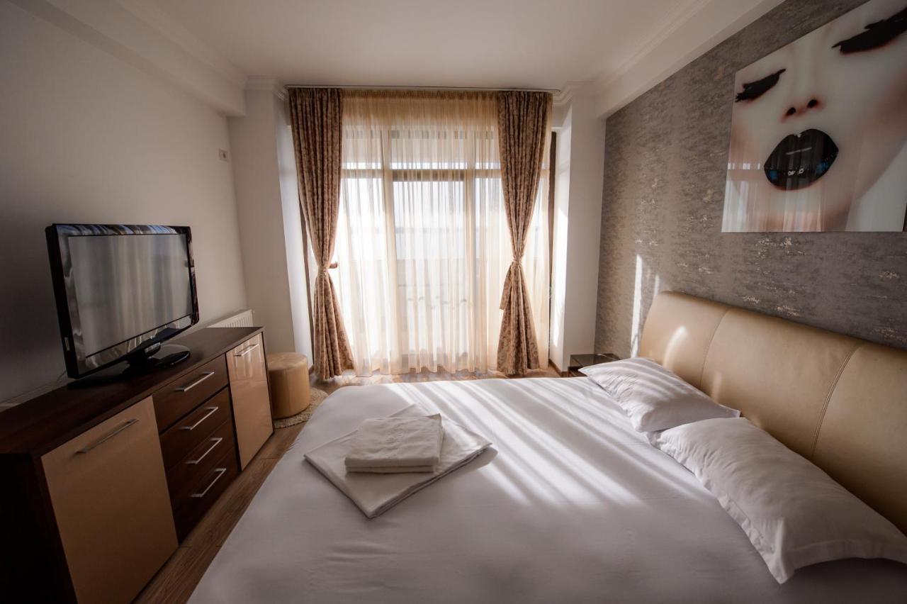 Lake Apartments Solid Mamaia Bagian luar foto