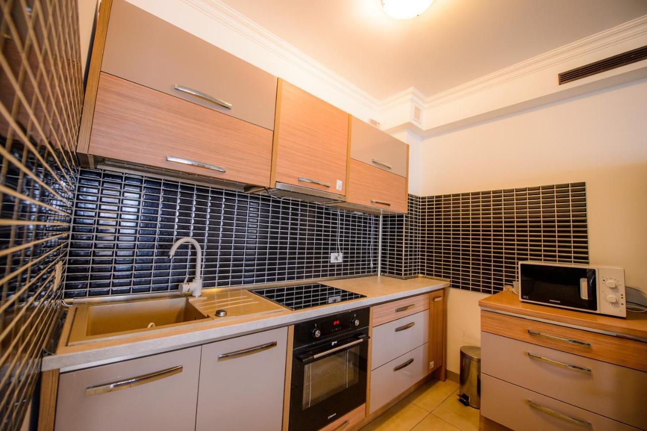 Lake Apartments Solid Mamaia Bagian luar foto