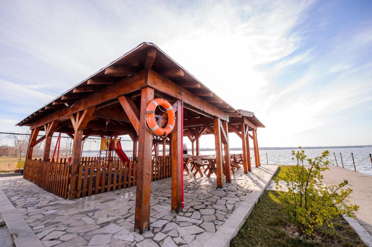 Lake Apartments Solid Mamaia Bagian luar foto